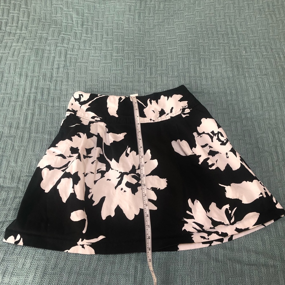 floral black 🖤 & white ❕miniskirt Large